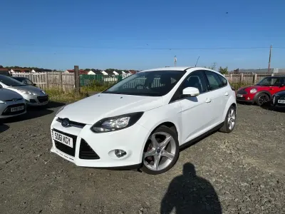 Used Ford Focus Titanium 2011 White Hatchback