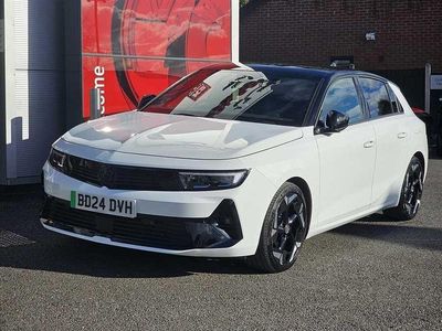 Used Vauxhall Astra GSe 225 HP (165 kW) 2024 White Hatchback