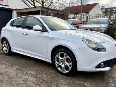 Used Alfa Romeo Giulietta 120 HP (88 kW) 2019 White Hatchback