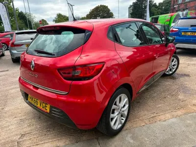 Used Renault Clio Dynamique 75 HP (55 kW) 2017 Red Hatchback