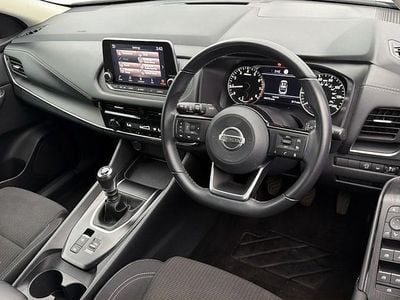 Used Nissan Qashqai Acenta Premium 140 HP (102 kW) 2022 Silver SUV