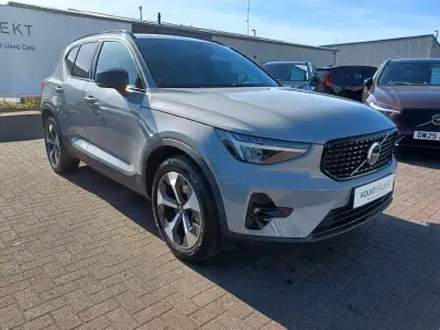 Usado Volvo XC40 Plus 2025 Cinzento SUV