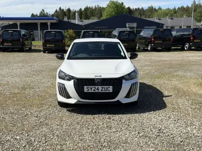 Used Peugeot 208 Active 74 HP (54 kW) 2024 White Hatchback