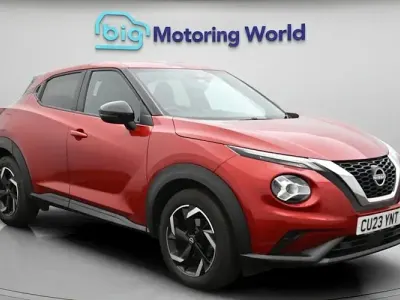 Usado Nissan Juke N-Connecta 114 HP (83 kW) 2023 Vermelho SUV