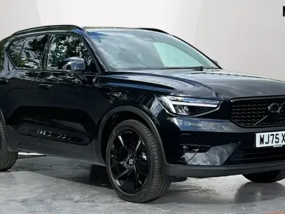 Usado Volvo XC40 Plus 197 CV (144 kW) 2025 Negro SUV