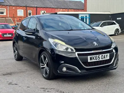 Used Peugeot 208 GT-line 2015 Black Hatchback