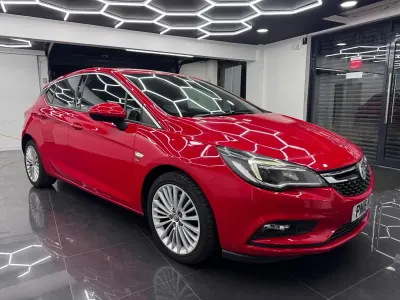 Used Vauxhall Astra Elite 110 HP (80 kW) 2016 Red Hatchback