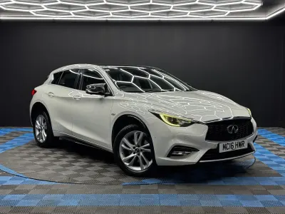 Used Infiniti Q30 Premium 170 HP (125 kW) 2016 White Hatchback