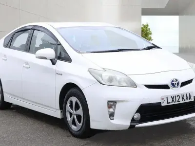 Used Toyota Prius T3 140 HP (102 kW) 2023 White Hatchback