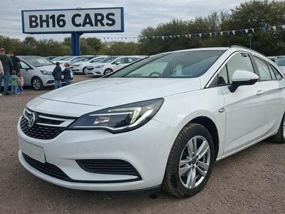 Used Vauxhall Astra 2018 White Estate