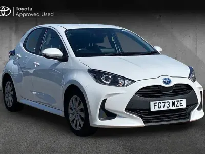 Used Toyota Yaris 114 HP (83 kW) 2023 White Hatchback