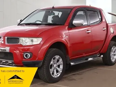 Used Mitsubishi L200 2013 Red Pickup