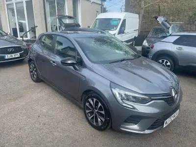 Używany Renault Clio V Evolution 90 KM (66 kW) 2022 Szary Hatchback