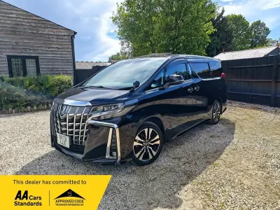 Usado Toyota Alphard Luxury 182 CV (133 kW) 2023 Blanco Monovolumen