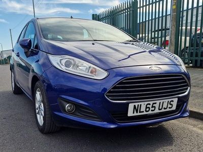 Usado Ford Fiesta Zetec 82 HP (60 kW) 2015 Azul Citadino