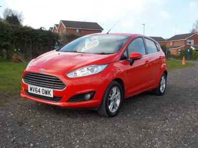 Używany Ford Fiesta Zetec 82 KM (60 kW) 2014 Czerwony Hatchback