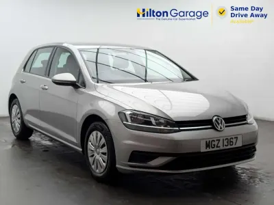 Usado VW Golf VII S 115 CV (84 kW) 2019 Plateado Utilitario