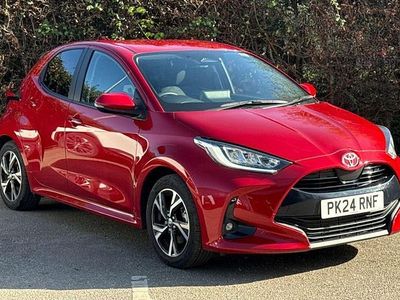 Begagnad Toyota Yaris Hybrid Design 116 HK (85 kW) 2026 Halvkombi