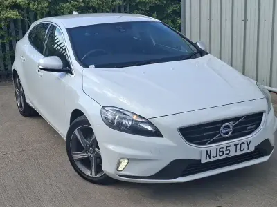 Used Volvo V40 R-Design 115 HP (84 kW) 2015 White Hatchback