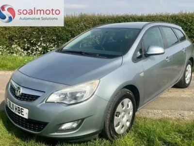 Second-hand Vauxhall Astra 2011 Argintiu Break