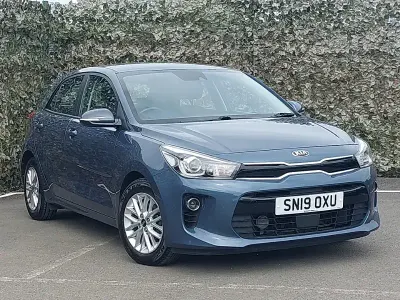 Begagnad Kia Rio 2019 Blå Halvkombi