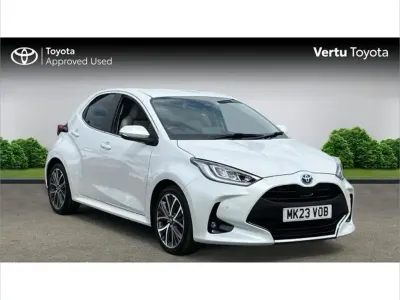 Used Toyota Yaris 113 HP (83 kW) 2023 White Hatchback