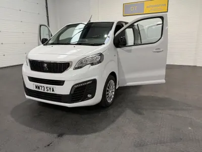 Second-hand Peugeot Expert Premium 142 CP (104 kW) 2023 Alb Van