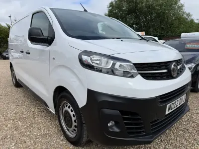 Used Vauxhall Vivaro S 100 HP (73 kW) 2022 White MPV