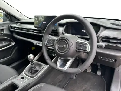 Usado Jeep Avenger Altitude 100 HP (73 kW) 2025 Cinzento SUV