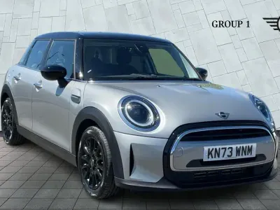 Begagnad Mini Cooper Classic 136 HK (100 kW) 2023 Silver Halvkombi