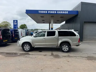 Używany Toyota HiLux 171 KM (125 kW) 2010 Srebrny Pickup
