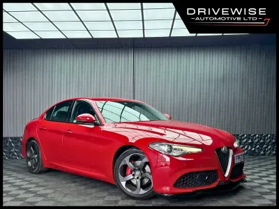 Used Alfa Romeo Giulia Edizione Speciale 180 HP (132 kW) 2017 Red Sedan