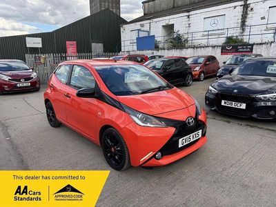 Begagnad Toyota Aygo X-cite 69 HK (50 kW) 2015 Orange Halvkombi