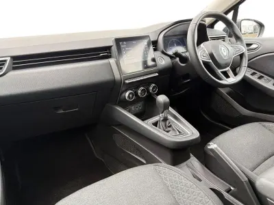 Used Renault Clio Iconic 138 HP (101 kW) 2022 Black Hatchback