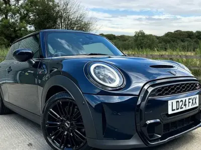 Used Mini Cooper S Exclusive 178 HP (130 kW) 2024 Black Hatchback