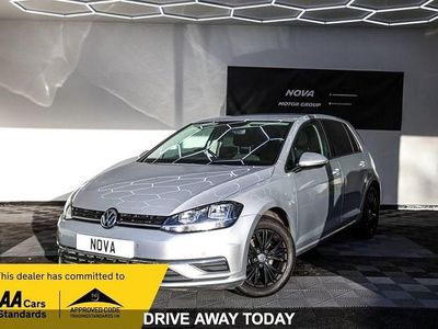 Silver Used 2018 VW Golf VII SE Hatchback | £11,299 (Fair price)
