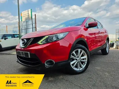 Used Nissan Qashqai Acenta 110 HP (80 kW) 2015 Red SUV