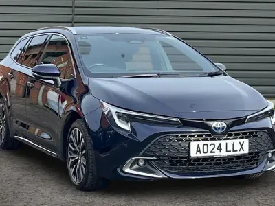 Used Toyota Corolla Design 140 HP (102 kW) 2024 Blue Estate