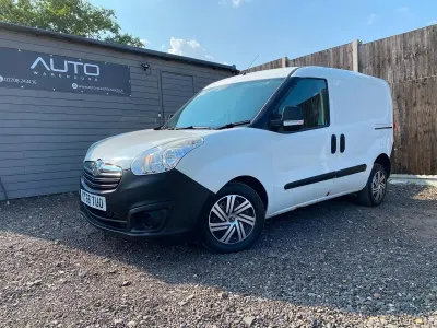 Used Vauxhall Combo 2016 White MPV