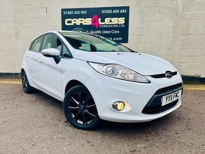 Used Ford Fiesta Zetec 82 HP (60 kW) 2011 White Hatchback