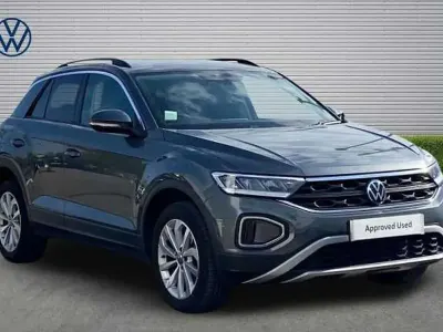 Usado VW T-Roc 150 HP (110 kW) 2025 SUV