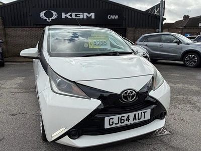 Used Toyota Aygo X-play 68 HP (50 kW) 2014 White Hatchback