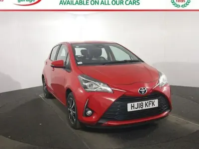 Begagnad Toyota Yaris 111 HK (81 kW) 2018 Röd Halvkombi