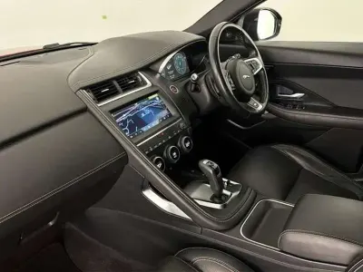 Używany Jaguar E-Pace R-Dynamic 200 KM (147 kW) 2019 Czerwony SUV