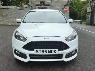 Used Ford Focus ST 185 HP (136 kW) 2016 White Hatchback