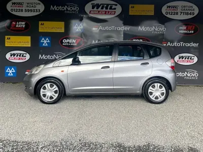 Begagnad Honda Jazz S 90 HK (66 kW) 2010 Silver Halvkombi