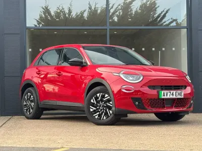 Używany Fiat 600 Red 114 kW (156 KM) 2024 Czerwony Hatchback