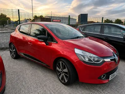 Used Renault Clio Dynamique 90 HP (66 kW) 2016 Red Hatchback