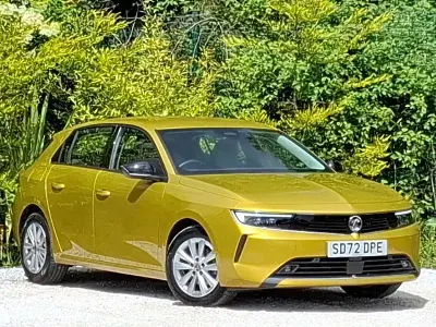 Used Vauxhall Astra Design Edition 110 HP (80 kW) 2022 Yellow Hatchback