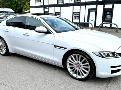 Used Jaguar XE Portfolio 180 HP (132 kW) 2017 White Sedan